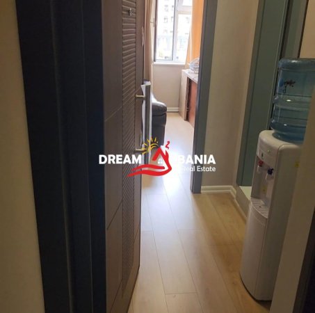 Tirane, jepet me qera dyqan , 35 m² 500 € 