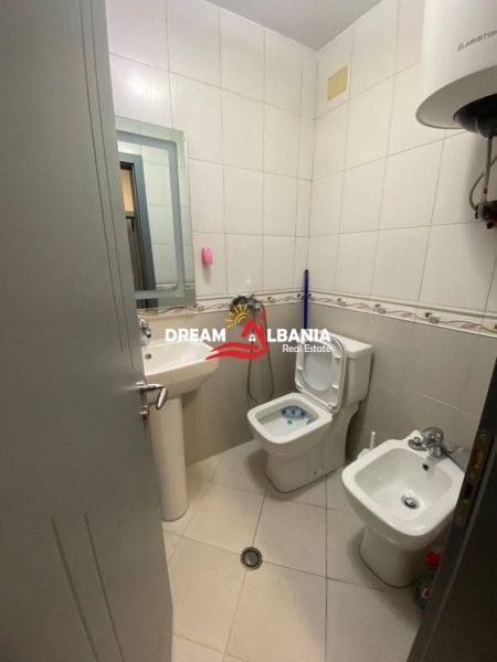 Tirane, jepet me qera dyqan , 35 m² 500 € 