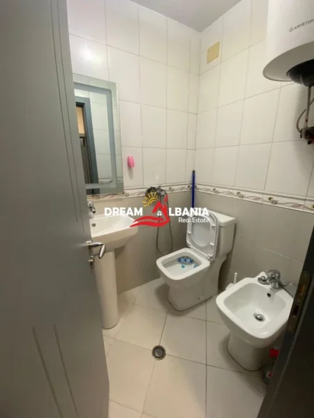 Tirane, jepet me qera dyqan , 35 m² 550 €