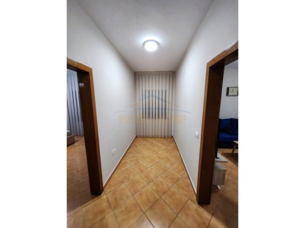 Tirane, jepet me qera 2+1 Kati 2, 105 m² 600 € (rruga kavajes)