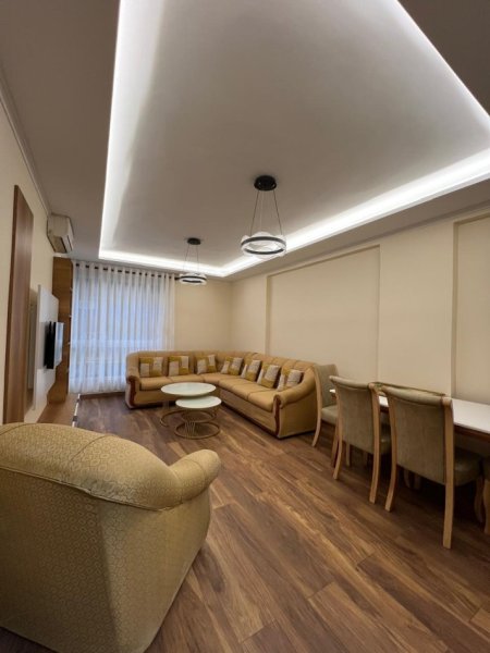 Tirane, jepet me qera apartament 1+1+Aneks+Ballkon Kati 1, 68 m² 600 € (Pazari i Ri)