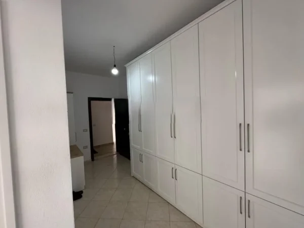 Tirane, shitet apartament 1+1 Kati 4, 53 m² 70.000 € 