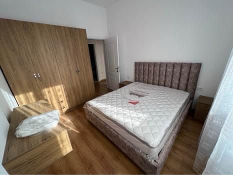 Tirane, jepet me qera apartament 2+1+Ballkon Kati 3, 90 m² 350 € (bathore)