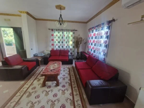 Tirane, jepet me qera Vile Kati 0, 400 m² 1.200 € (Selite)