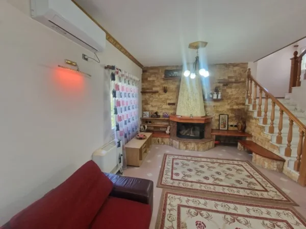 Tirane, jepet me qera Vile Kati 0, 400 m² 1.200 € (Selite)