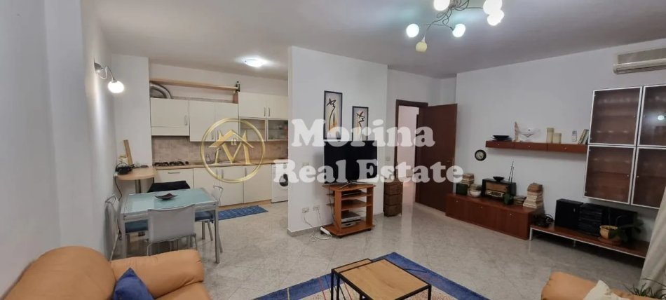 Tirane, jepet me qera apartament 1+1 Kati 9, 84 m² 700 € (Pazari i Ri)