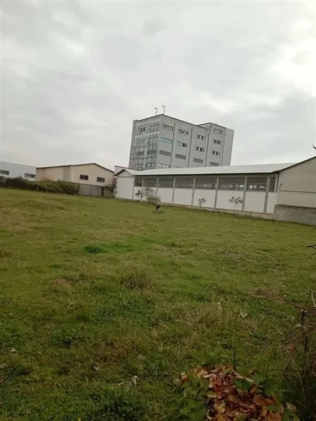 Tirane, shitet truall , 3.137 m² 719.000 € (QTU)