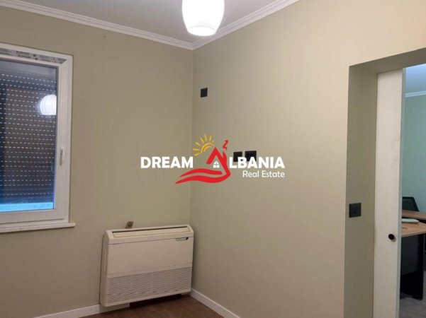 Tirane, jepet me qera zyre , 55 m² 650 € 