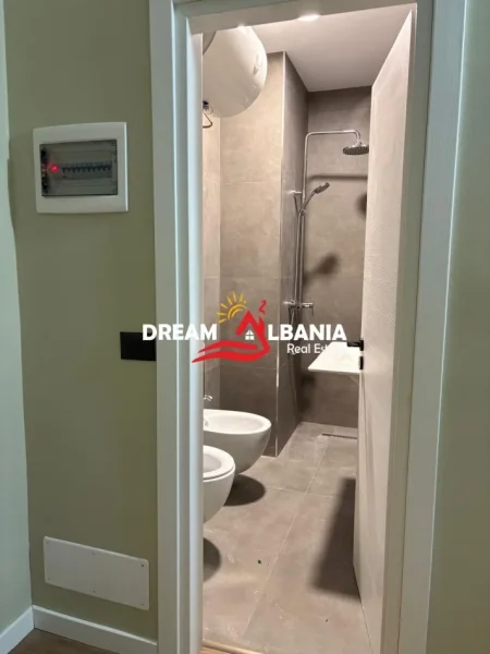 Tirane, jepet me qera zyre , 55 m² 650 €