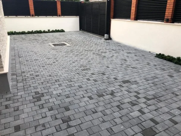 Tirane, jepet me qera Vile Kati 0, 450 m² 4.500 € (Rruga e durresit)