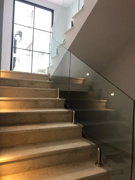 Tirane, jepet me qera Vile Kati 0, 450 m² 4.500 € (Rruga e durresit)