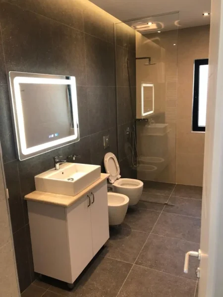 Tirane, jepet me qera Vile Kati 0, 450 m² 4.500 € (Rruga e durresit)