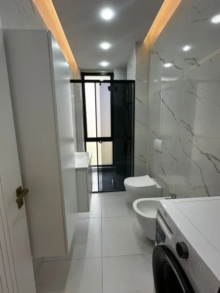 Tirane, jepet me qera apartament 1+1+Ballkon Kati 6, 75 m² 700 € (bulevardi i ri)