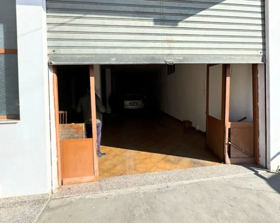 Kavaje, jepet me qera dyqan Kati 1, 120 m² 500 € (Kavaje,qender)