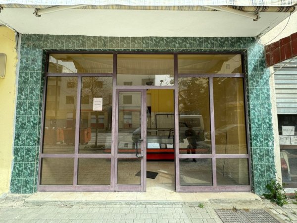Kavaje, jepet me qera dyqan Kati 1, 38 m² 300 € (Shetitorja “Indrit Cara&quot;,Kavaje)
