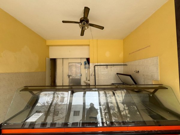 Kavaje, jepet me qera dyqan Kati 1, 38 m² 300 € (Shetitorja “Indrit Cara",Kavaje)