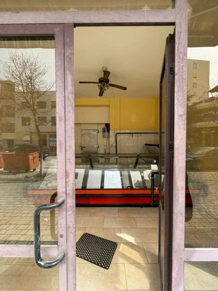 Kavaje, jepet me qera dyqan Kati 1, 38 m² 300 € (Shetitorja “Indrit Cara",Kavaje)