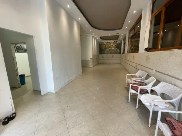 Tirane, jepet me qera bar-resorant Kati 0, 150 m² 1.000 € (Rruga Isuf Elezi , Tirane Re)