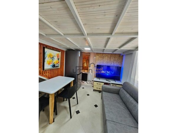 Tirane, jepet me qera apartament duplex Dublex Kati 1, 45 m² 350 € 