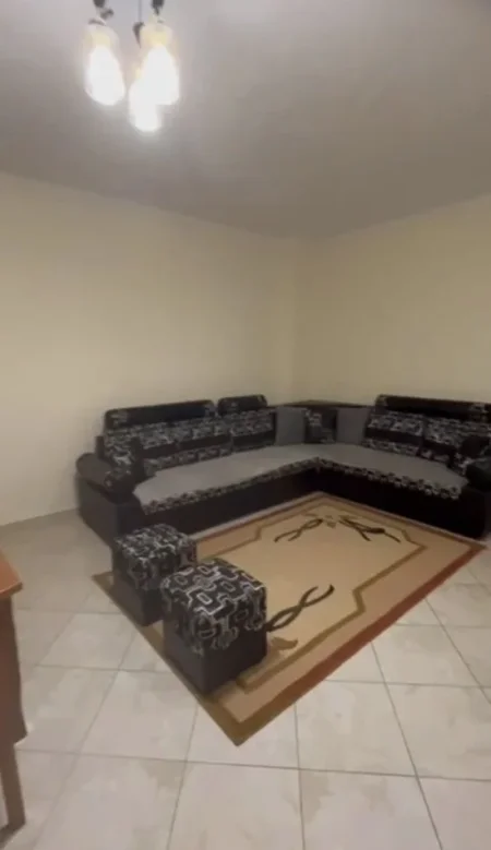 Tirane, jap me qera apartament 1+1+Ballkon Kati 1, 63 m² 400 € (Astir, prane Granda Hotel)