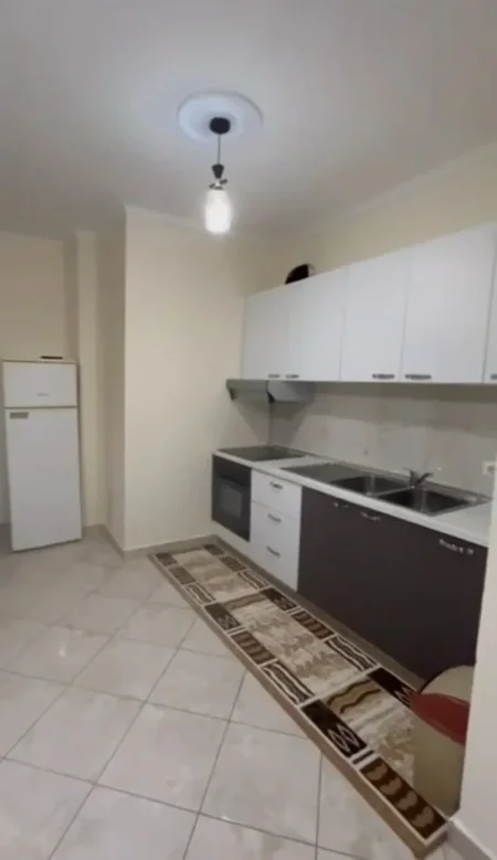 Tirane, jap me qera apartament 1+1+Ballkon Kati 1, 63 m² 400 € (Astir, prane Granda Hotel)