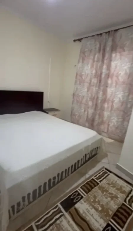 Tirane, jap me qera apartament 1+1+Ballkon Kati 1, 63 m² 400 € (Astir, prane Granda Hotel)