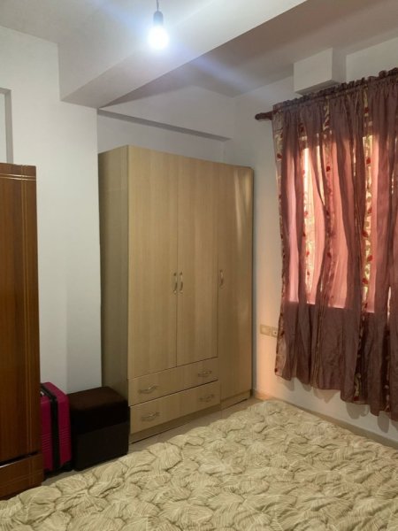Tirane, jepet me qera apartament 1+1 Kati 1, 60 m² 300 € (JEPET ME QERA SUPER HYRJE 1+1 NE ASTIR TEK VILA L)
