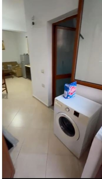 Tirane, jepet me qera apartament 1+1 Kati 1, 60 m² 300 € (JEPET ME QERA SUPER HYRJE 1+1 NE ASTIR TEK VILA L)