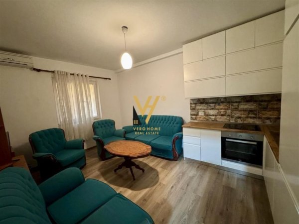 Tirane, jepet me qera apartament 1+1+Ballkon Kati 5, 65 m² 550 € (AMBASADA AMERIKANE)