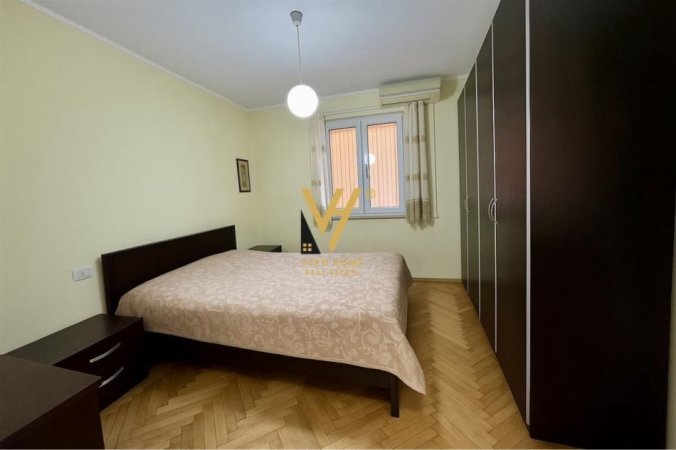 Tirane, jepet me qera apartament 1+1+Ballkon Kati 5, 65 m² 550 € (AMBASADA AMERIKANE)
