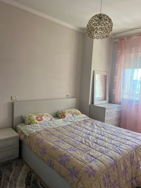 Tirane, jepet me qera apartament 2+1+Ballkon Kati 7, 70 m² 600 € (riza cerova)