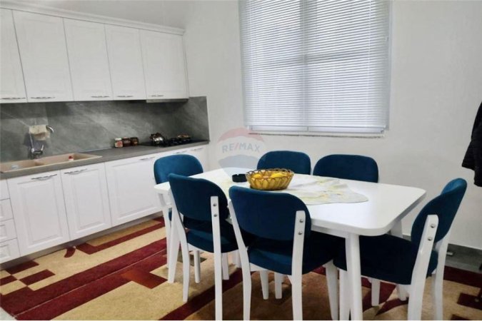 Tirane, jepet me qera Vile 3+1+Ballkon Kati 1, 100 m² 350 € 