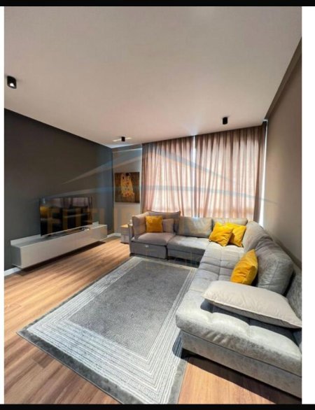 Tirane, jepet me qera apartament 2+1 Kati 4, 100 m² 750 € (Komuna e parisit)
