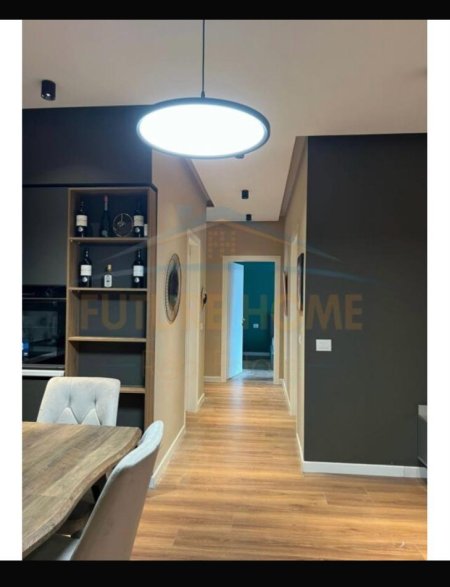 Tirane, jepet me qera apartament 2+1 Kati 4, 100 m² 750 € (Komuna e parisit)