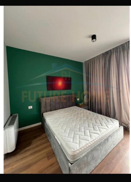 Tirane, jepet me qera apartament 2+1 Kati 4, 100 m² 750 € (Komuna e parisit)