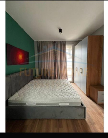 Tirane, jepet me qera apartament 2+1 Kati 4, 100 m² 750 € (Komuna e parisit)