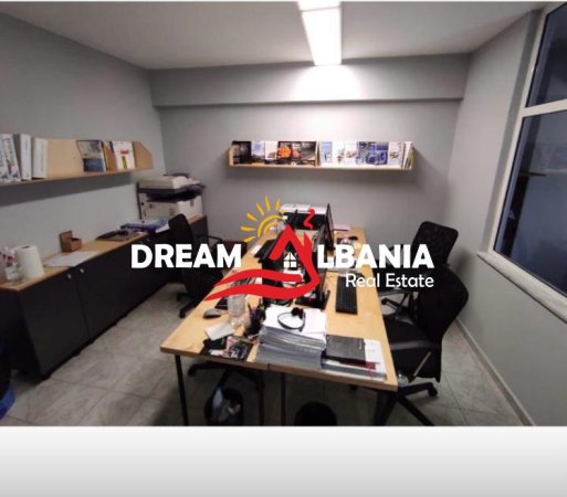 Tirane, jepet me qera zyre , 62 m² 600 € 