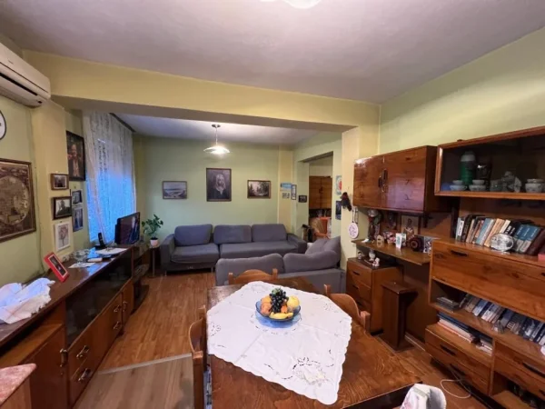 Tirane, jepet me qera apartament 2+1+Ballkon Kati 4, 100 m² 600 € (ATSH)