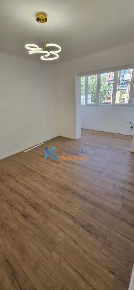 Tirane, shitet apartament 2+1+Ballkon Kati 4, 64 m² 169.000 € (Rruga e Kavajes, afer Poliklinikes nr.9)