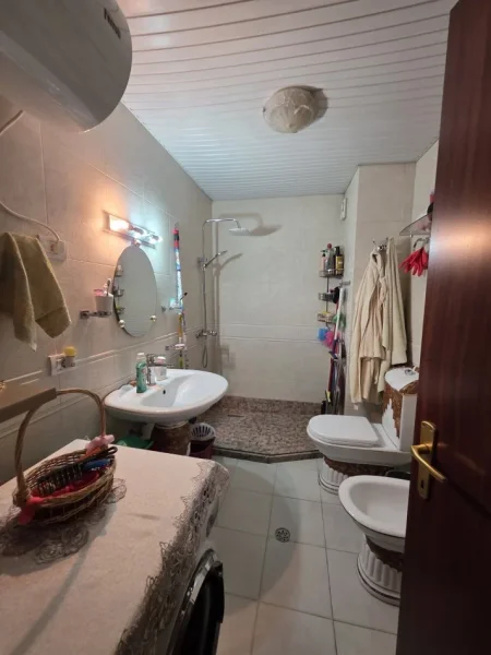 Shitet Apartament 1+1, Rruga Elbasanit, prane Ambasades Amerikane