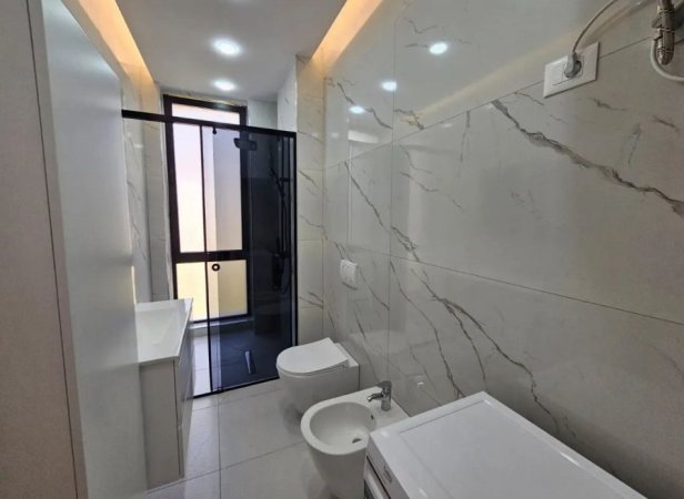 Tirane, jepet me qera apartament 1+1 Kati 6, 70 m² 700 € (bulevard i ri)