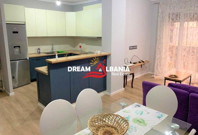 Tirane, jepet me qera apartament 2+1 , 100 m² 650 € 
