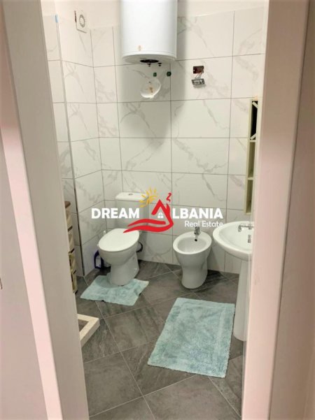 Tirane, jepet me qera apartament 2+1 , 100 m² 650 € 