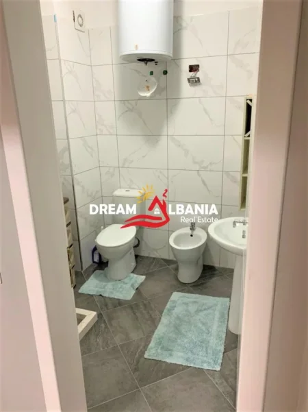 Tirane, jepet me qera apartament 2+1 , 100 m² 650 € 