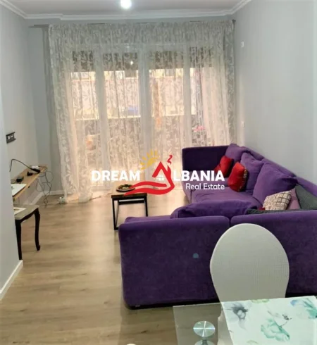 Tirane, jepet me qera apartament 2+1 , 100 m² 650 € 