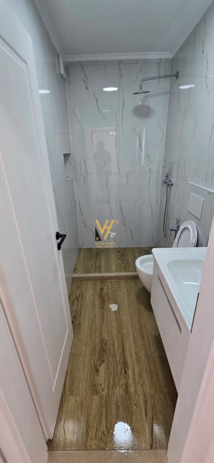 Tirane, shitet apartament 2+1+Ballkon Kati 4, 64 m² 169.000 € (RRUGA E KAVAJES)