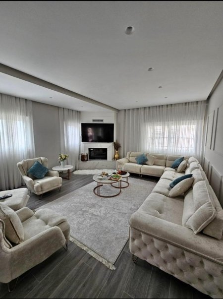 Tirane, jepet me qera apartament 2+1 Kati 4, 176 m² 800 € (Linze- Rruga e Dajtit, perballe rezidences Platea.)