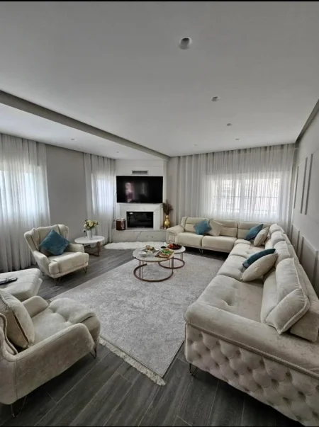 Tirane, jepet me qera apartament 2+1 Kati 4, 176 m² 800 € (Linze- Rruga e Dajtit, perballe rezidences Platea.)