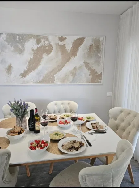Tirane, jepet me qera apartament 2+1 Kati 4, 176 m² 800 € (Linze- Rruga e Dajtit, perballe rezidences Platea.)