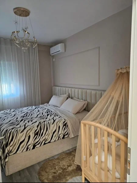Tirane, jepet me qera apartament 2+1 Kati 4, 176 m² 800 € (Linze- Rruga e Dajtit, perballe rezidences Platea.)